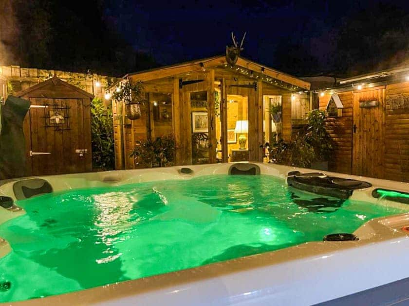 Hot tub | Howburn Log Cabin, Melkridge