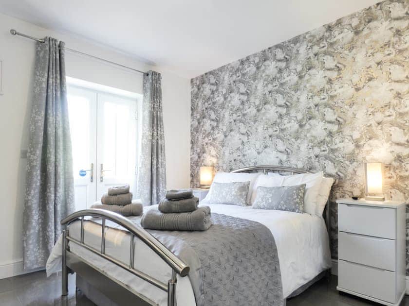 Double bedroom | No 2 Railway Cuttings - Railway Cuttings, Falstone, near Kielder