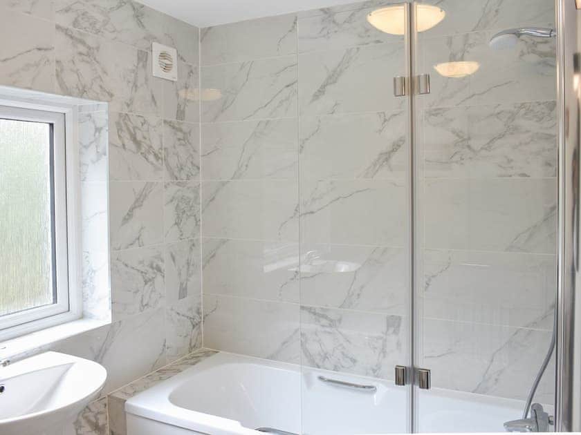 First floor main bathroom | Bellegrove Cottage, Watermillock, Ullswater
