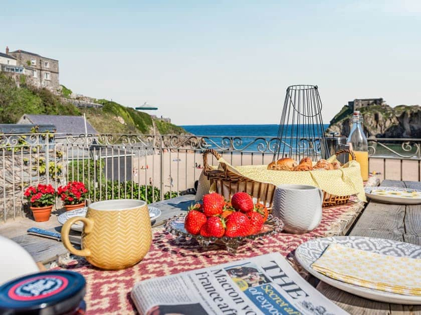 Outdoor area | Ocean Waves, Tenby