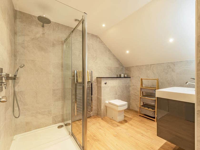 Shower room | Ocean Waves, Tenby