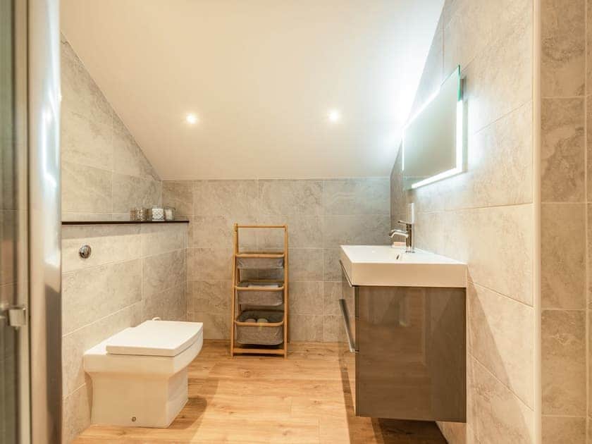 Shower room | Ocean Waves, Tenby