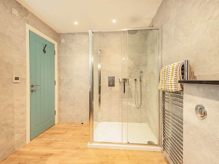 Shower room | Ocean Waves, Tenby