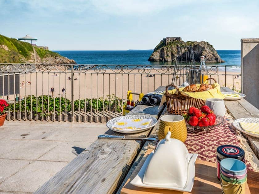 Outdoor area | Ocean Waves, Tenby