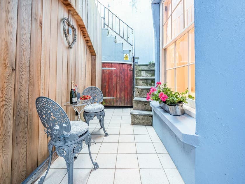 Outdoor area | Ocean Waves, Tenby