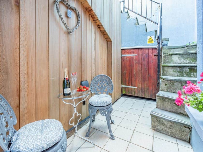 Outdoor area | Ocean Waves, Tenby