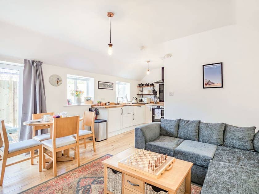 Living room/dining room | Lucky Duck Cottage, Coltishall