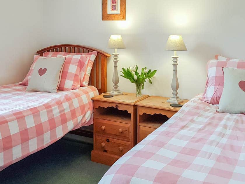 Twin bedroom | Weavers Cottage, Aberfeldy