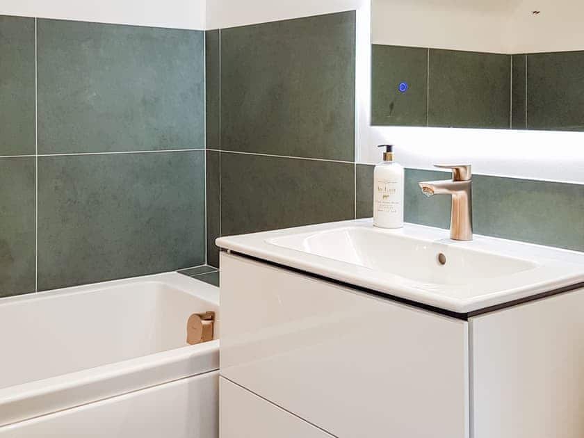 Bathroom | Weavers Cottage, Aberfeldy