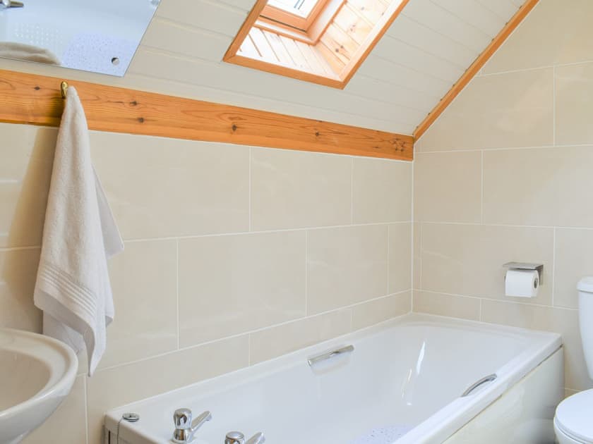 Bathroom | Gower Cabin, Menai Bridge