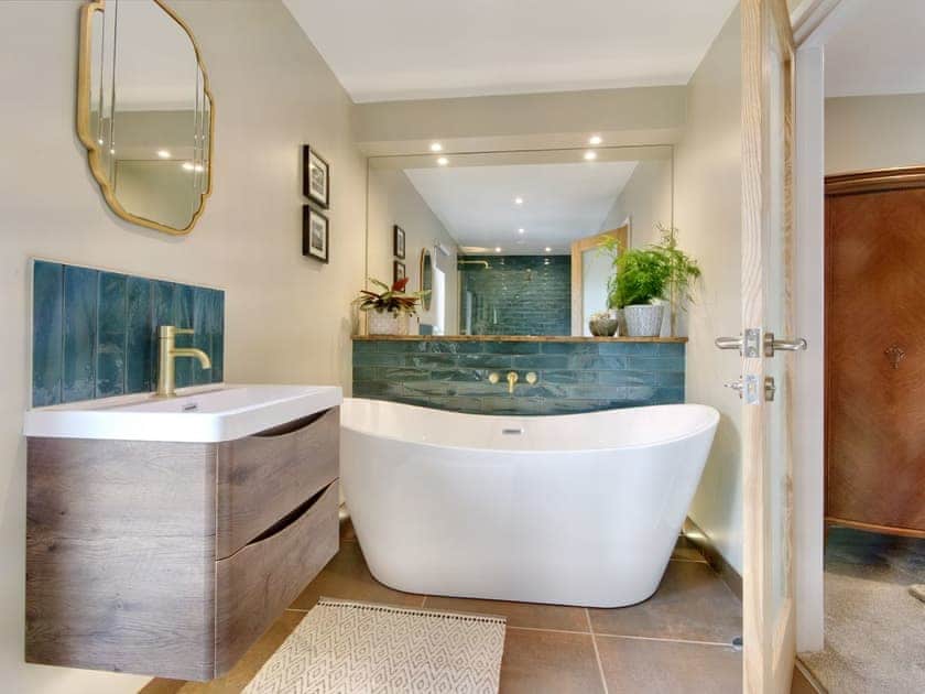 En-suite | Woodhouse Lodge, Pooley Bridge, Ullswater