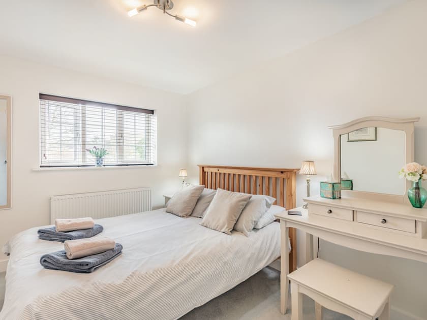 Double bedroom | Tea Pot Cottage, Ringwood