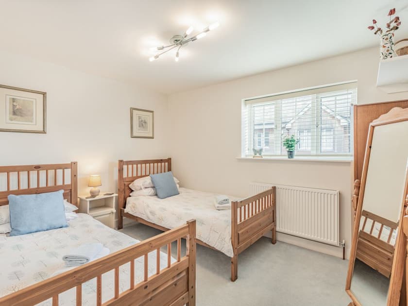 Twin bedroom | Tea Pot Cottage, Ringwood