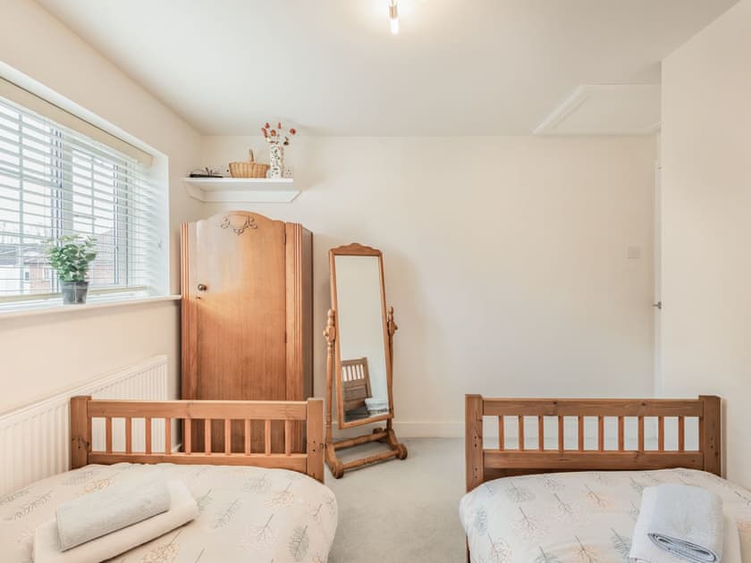 Twin bedroom | Tea Pot Cottage, Ringwood
