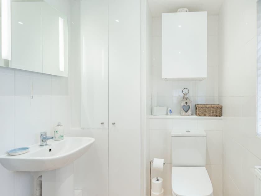 Shower room | Tea Pot Cottage, Ringwood