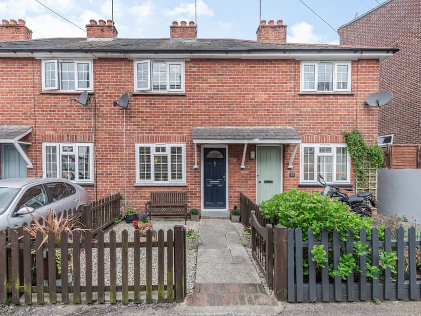 Exterior | Tea Pot Cottage, Ringwood