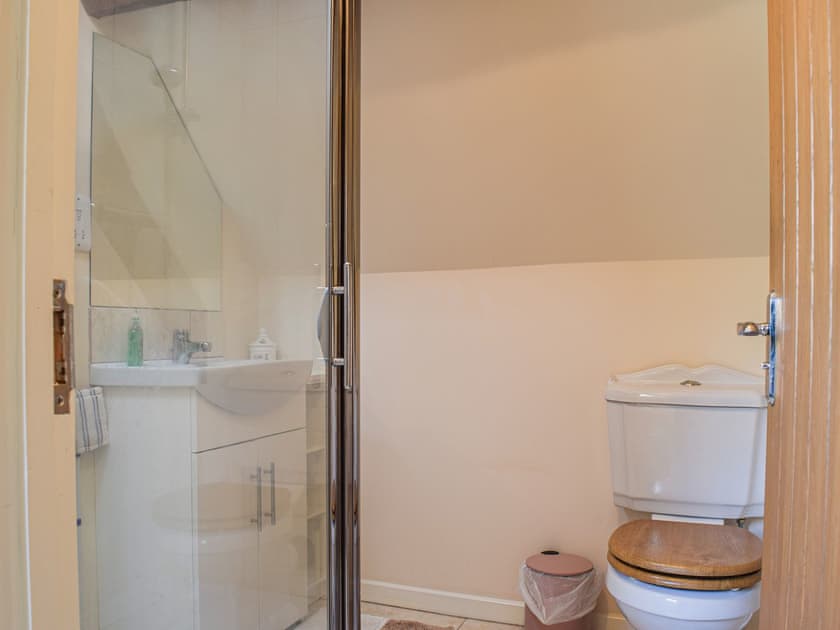 Shower room | Carpenter’s Barn, Pillerton Hersey, near Shipston-on-Stour