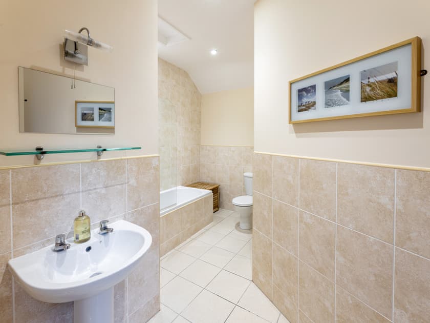 Bathroom | Cobbler’s Cottage - Correction House Lane Cottages, Alnwick
