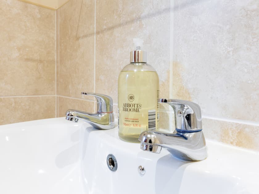Bathroom | Cobbler’s Cottage - Correction House Lane Cottages, Alnwick