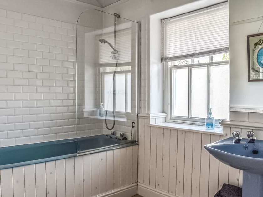 Bathroom | Yew Tree Cottage - Yew Tree Cottage & Stable Cottage, Windermere