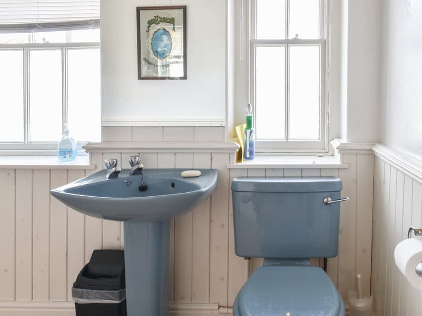 Bathroom | Yew Tree Cottage - Yew Tree Cottage & Stable Cottage, Windermere