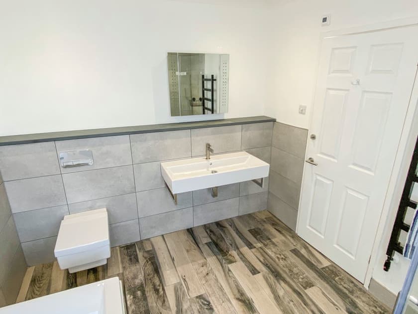 Bathroom | Heatherstone, Illogan, near Redruth