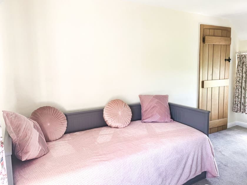 Day bed twin room  | Hollywell Cottages, Ashbourne