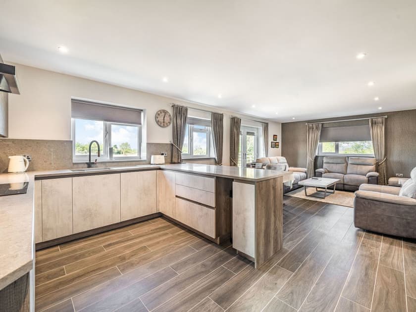 Kitchen | Haven Cottage - Shreyas Cottages, Clayton Le Dale