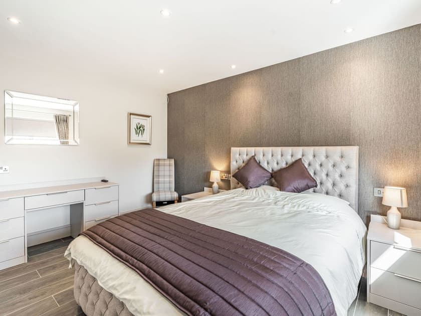 Double bedroom | Haven Cottage - Shreyas Cottages, Clayton Le Dale