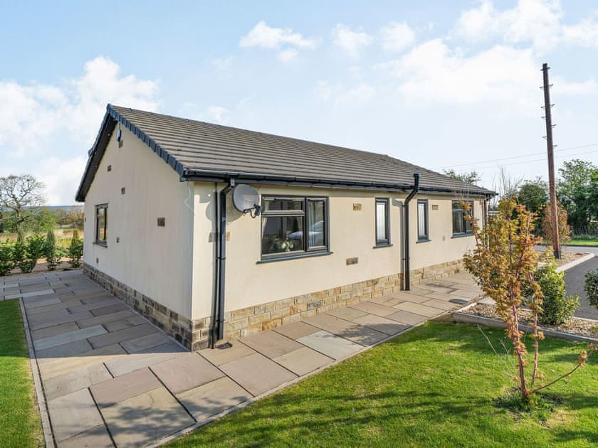 Garden | Haven Cottage - Shreyas Cottages, Clayton Le Dale