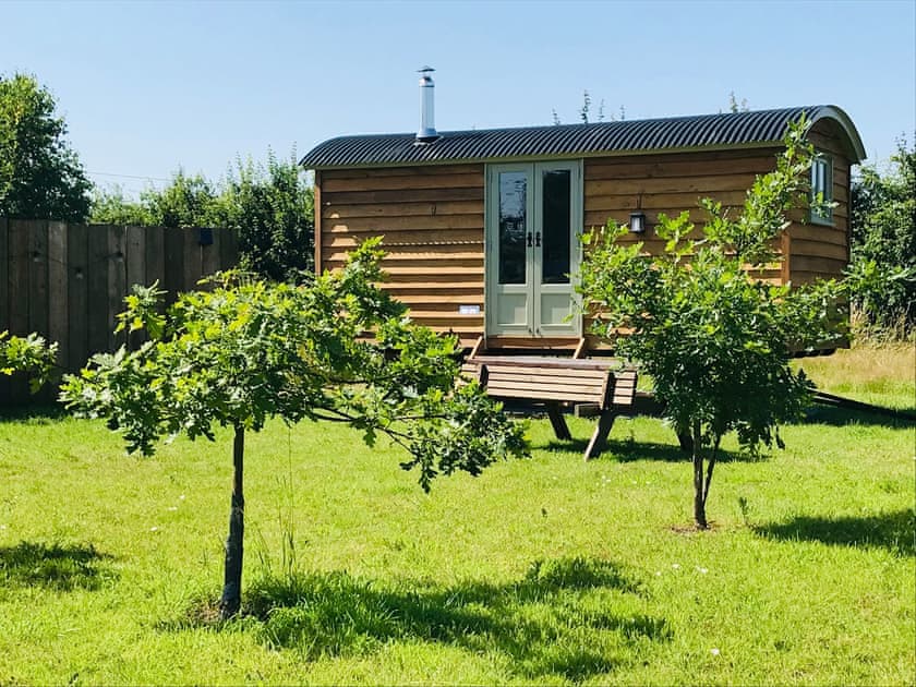 Oaksbrook Retreat Ryeland Hut (ref QU7632) in Messing