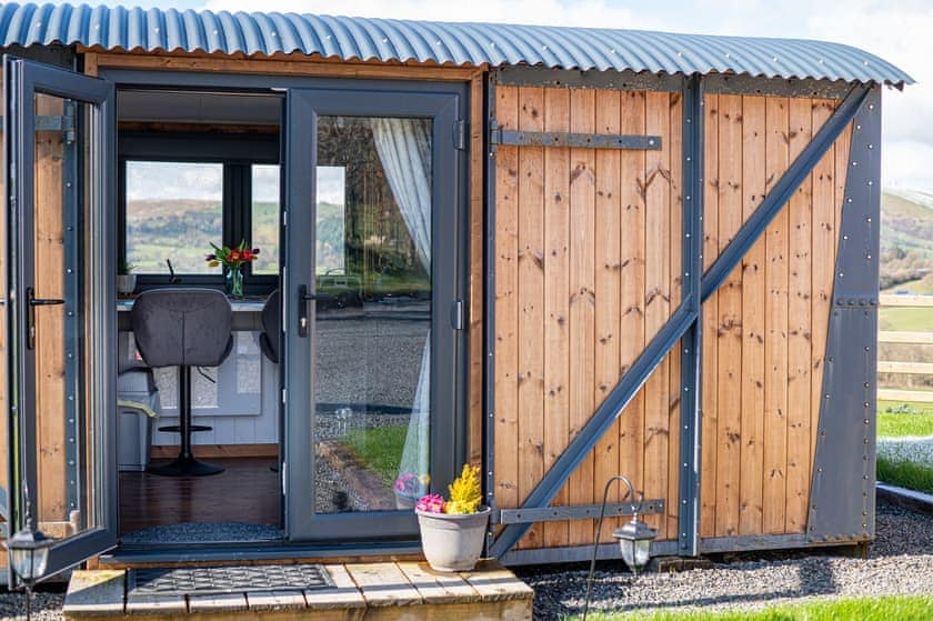 Cefnbrith Carriage - Cwmllwyd Getaways, Newtown