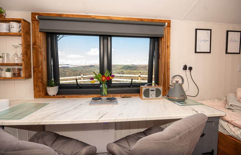 Cefnbrith Carriage - Cwmllwyd Getaways, Newtown