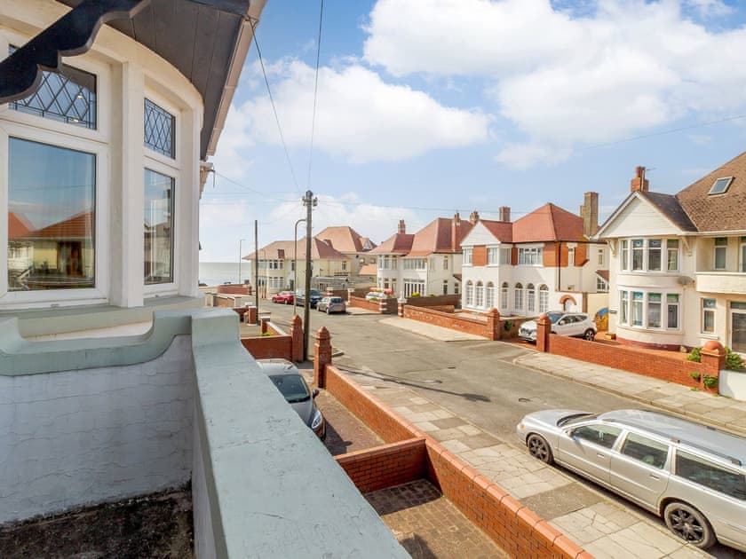 Outdoor area | Court House, Porthcawl