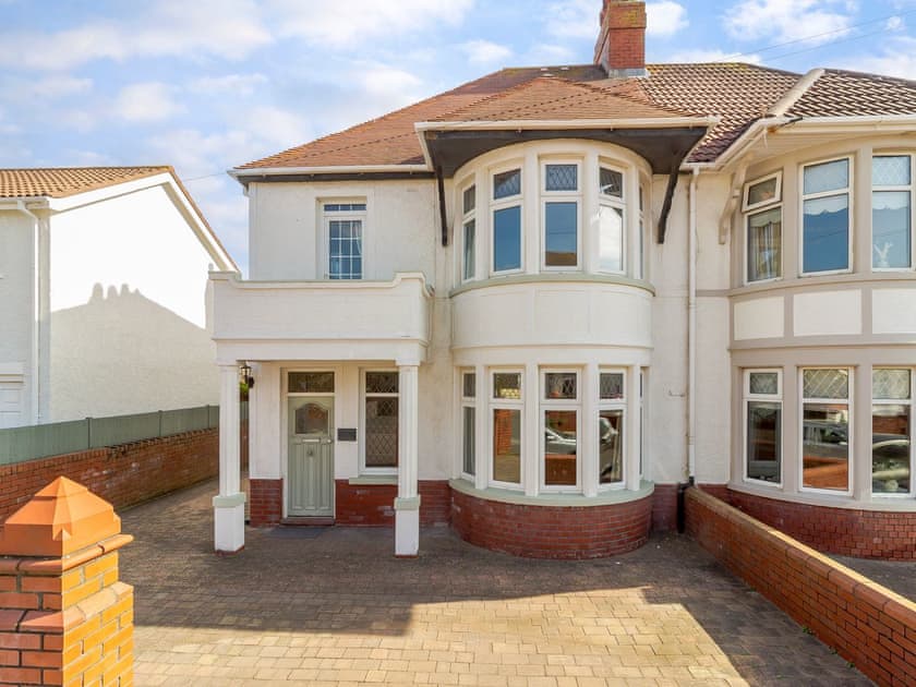 Exterior | Court House, Porthcawl