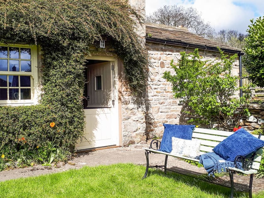 Sitting-out-area | Alpine Cottage, Carperby, Leyburn
