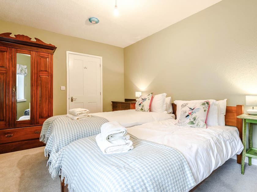 Twin bedroom | Ty Afon, Talybont on Usk