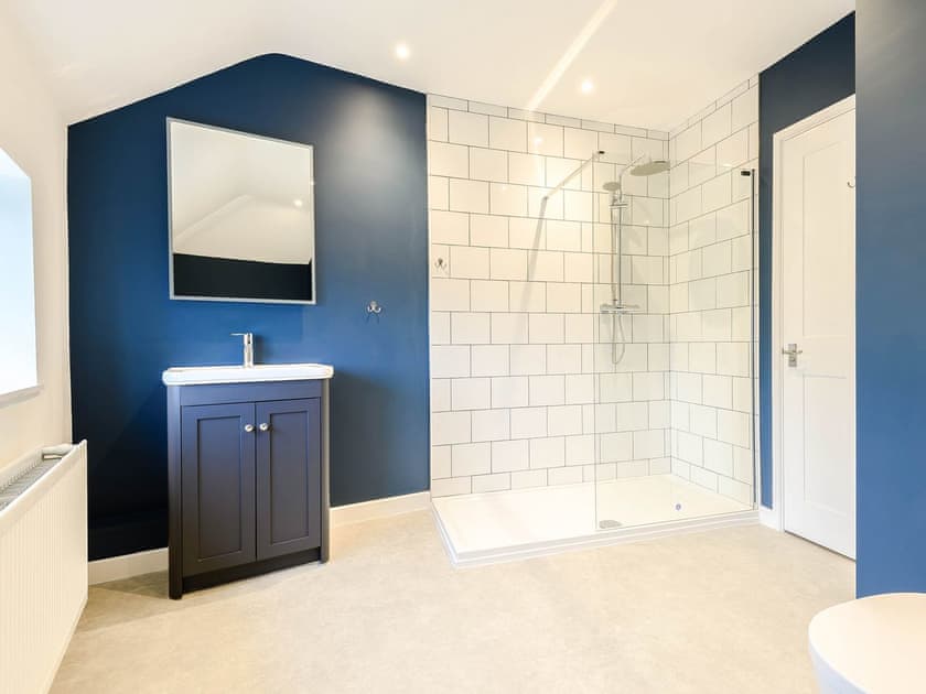 Bathroom | Ty Afon, Talybont on Usk