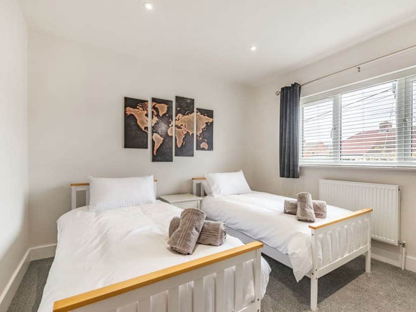 Twin bedroom | Whit’s End House, Whitstable