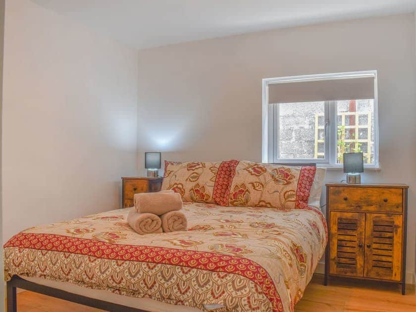 Double bedroom | Siskin Cottage - Maesydderwen Holiday Cottages, Llandeilo