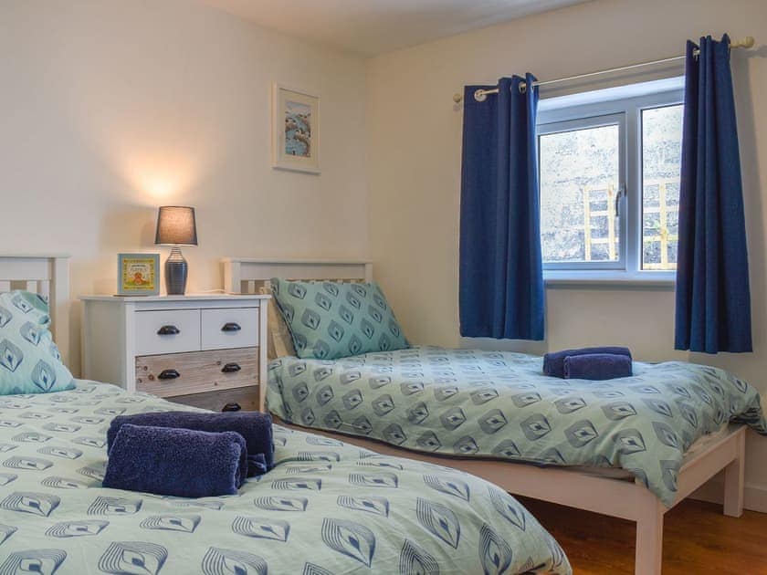 Twin bedroom | Siskin Cottage - Maesydderwen Holiday Cottages, Llandeilo