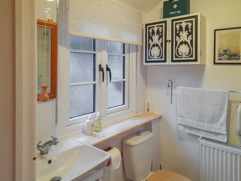 Shower room | Woodcarver’s Cottage, Spring Village