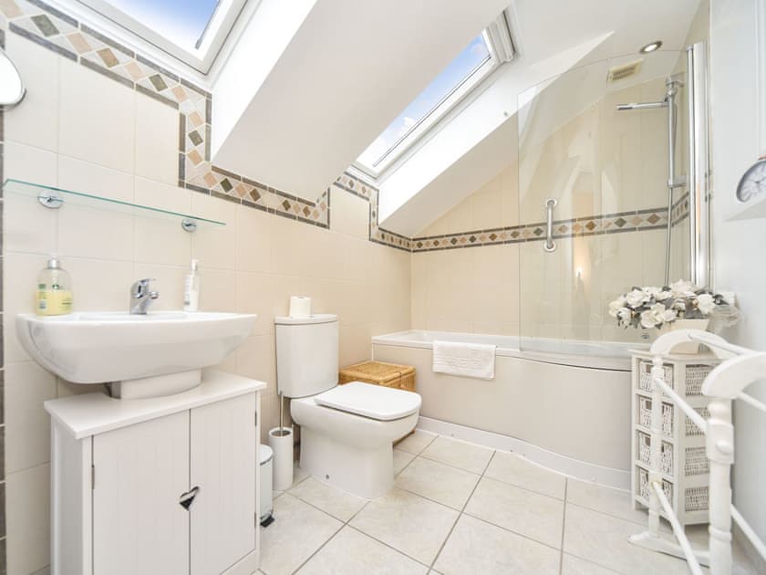 Bathroom | Coach House Mews, Matlock Bath