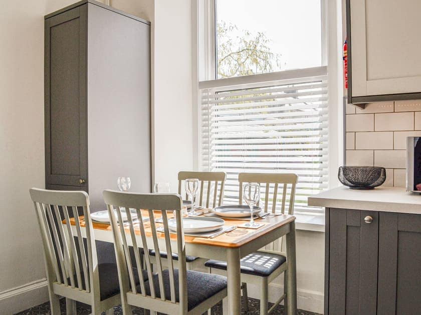 Dining Area | Dezzy’s, Montrose