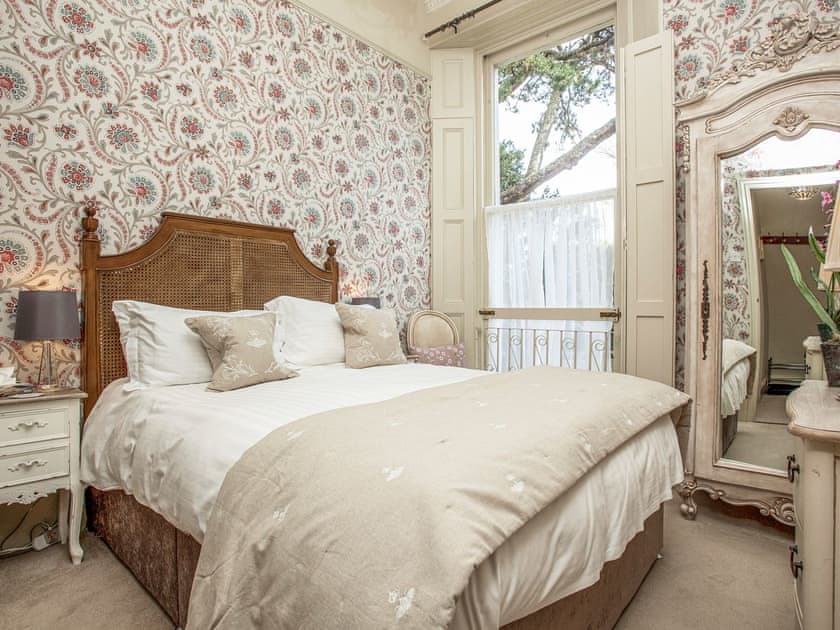 Double bedroom | Apartment 2 Muntham, Torquay