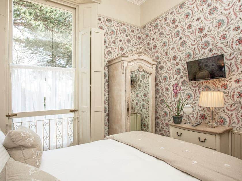 Double bedroom | Apartment 2 Muntham, Torquay