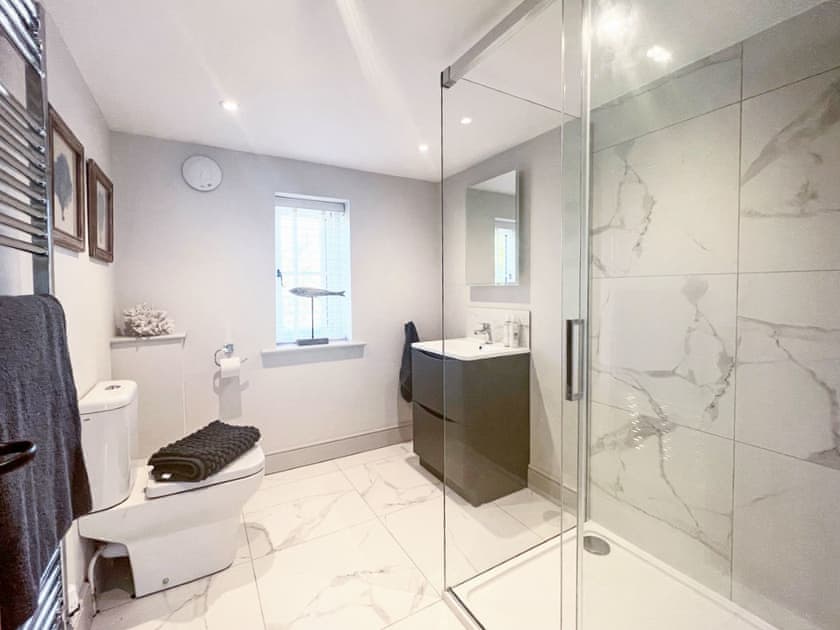 Shower room | The Old Stables 2 - The Old Stables, Winterslow, near Salisbury