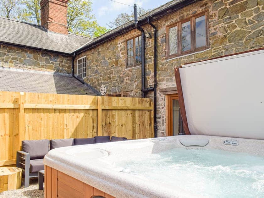 Hot tub | Wheelwright Cottage, Clunbury