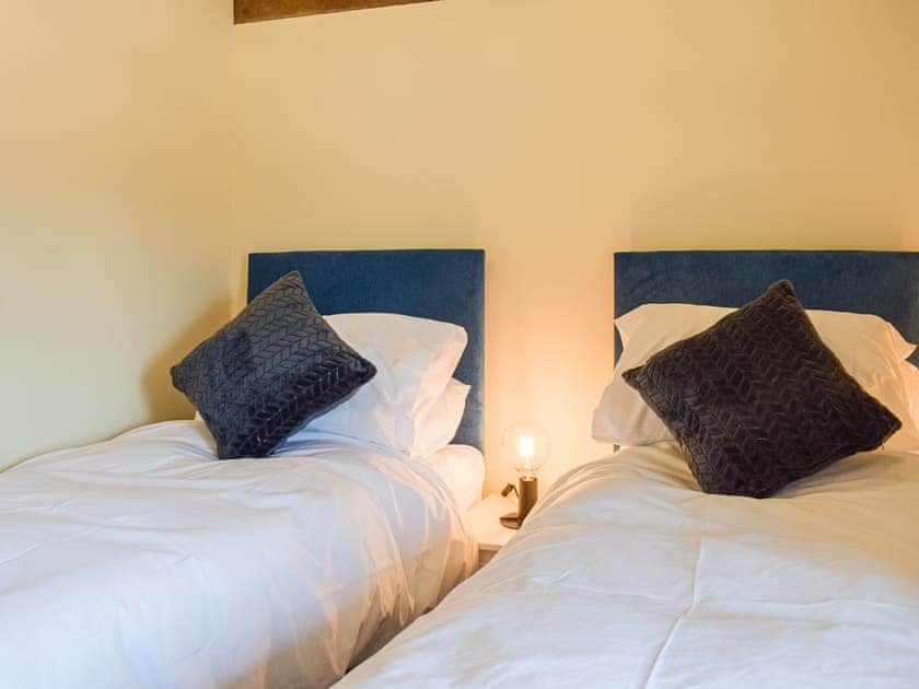 Twin bedroom | Wheelwright Cottage, Clunbury