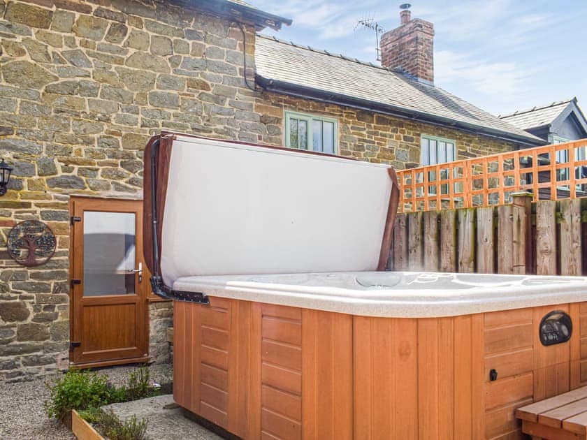 Hot tub | Wheelwright Cottage, Clunbury